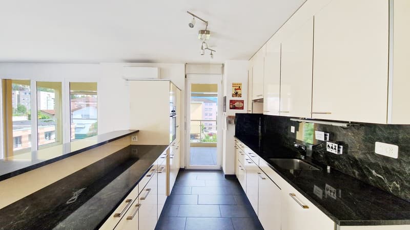 Bellissimo 3,5 in zona residenziale con terrazza coperta panoramica. (4)