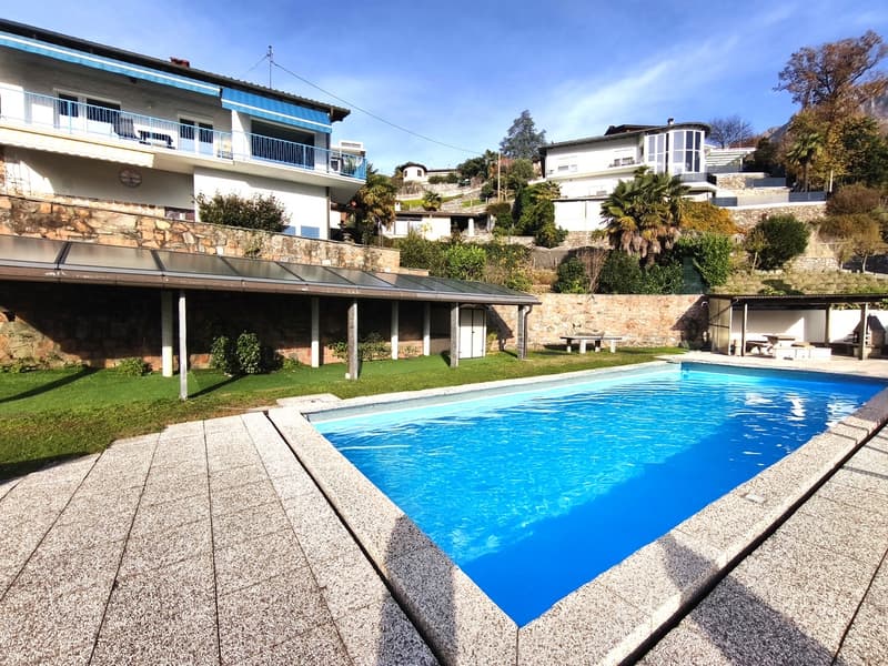 Luminoso 2,5 con ampia terrazza vista lago in residenza con piscina (2)