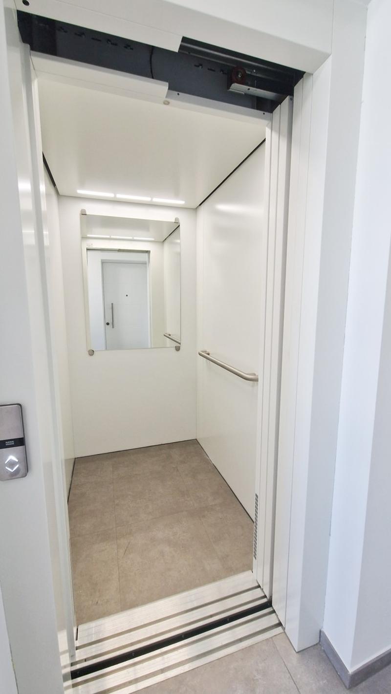 Nuovo appartamento 2,5 locali con balcone coperto e vista aperta (8)