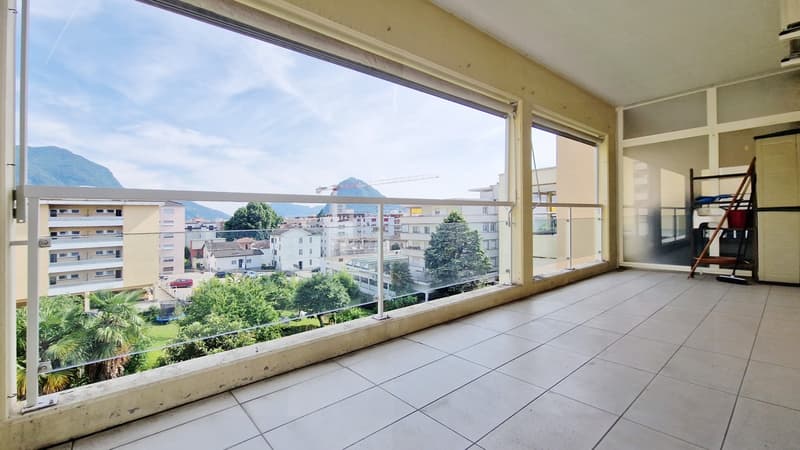 Bellissimo 3,5 in zona residenziale con terrazza coperta panoramica. (1)