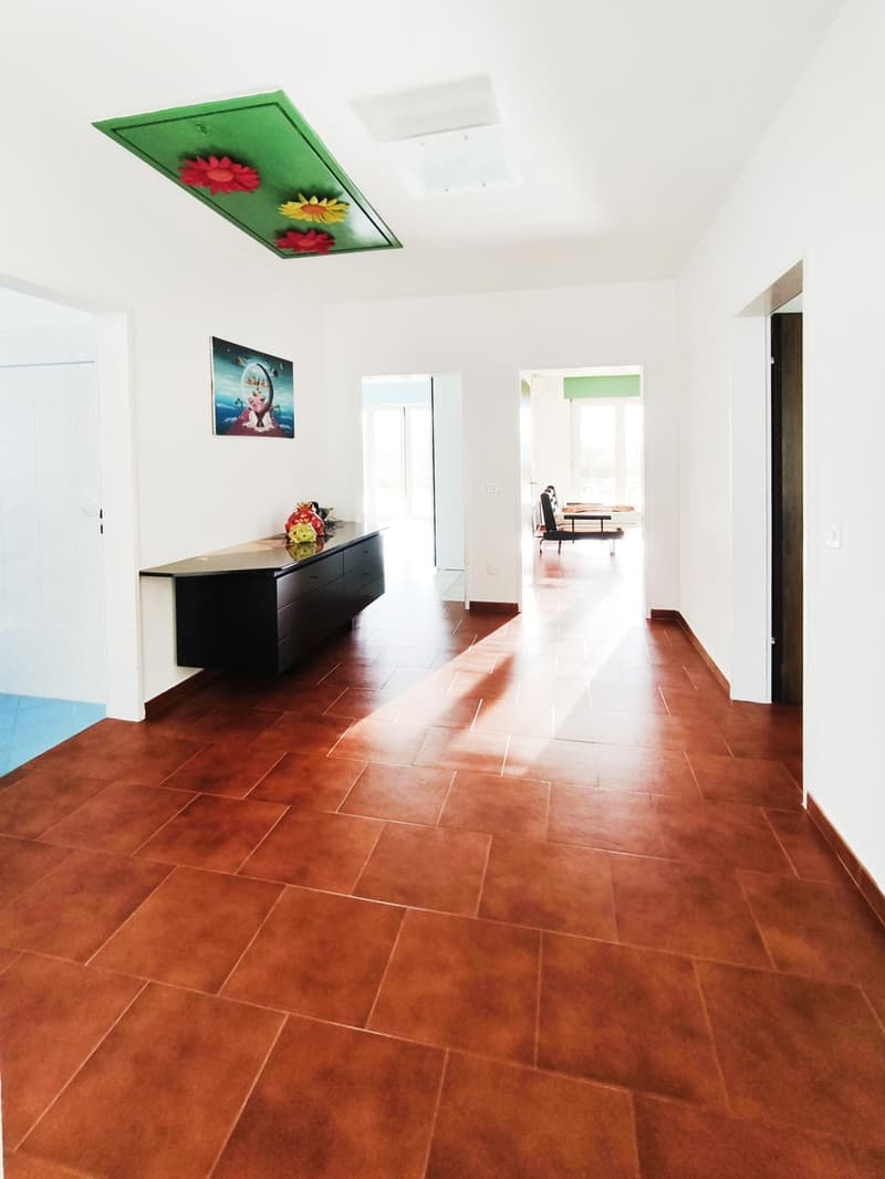 Elegante villa indipendente 5,5 locali con piscina e ampio giardino (6)