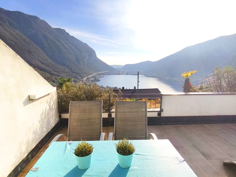 Luminoso 2,5 con ampia terrazza vista lago in residenza con piscina (1)