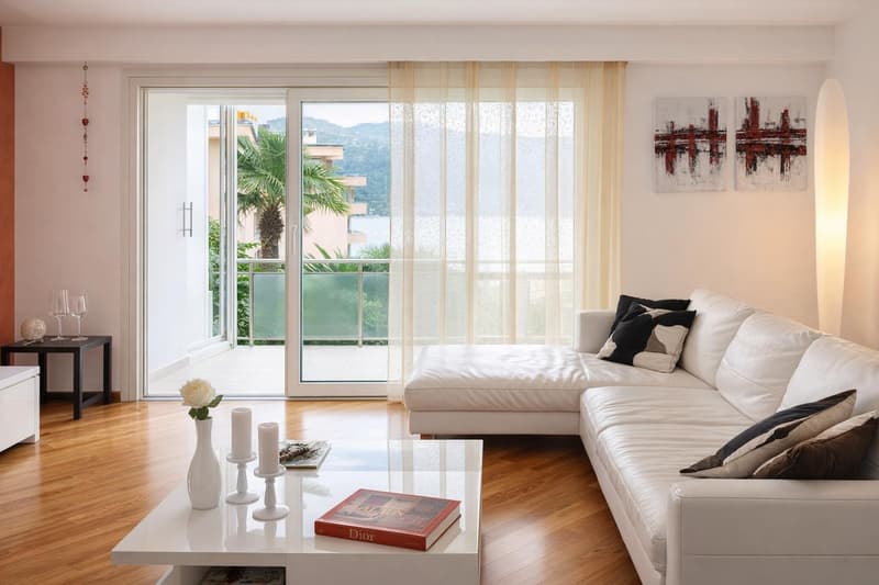Raffinato 4,5 locali con doppio terrazzo e meravigliosa vista lago (1)