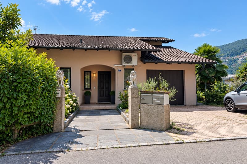 Casa plurifamiliare dalle mille possibilità con vista lago e giardino (10)