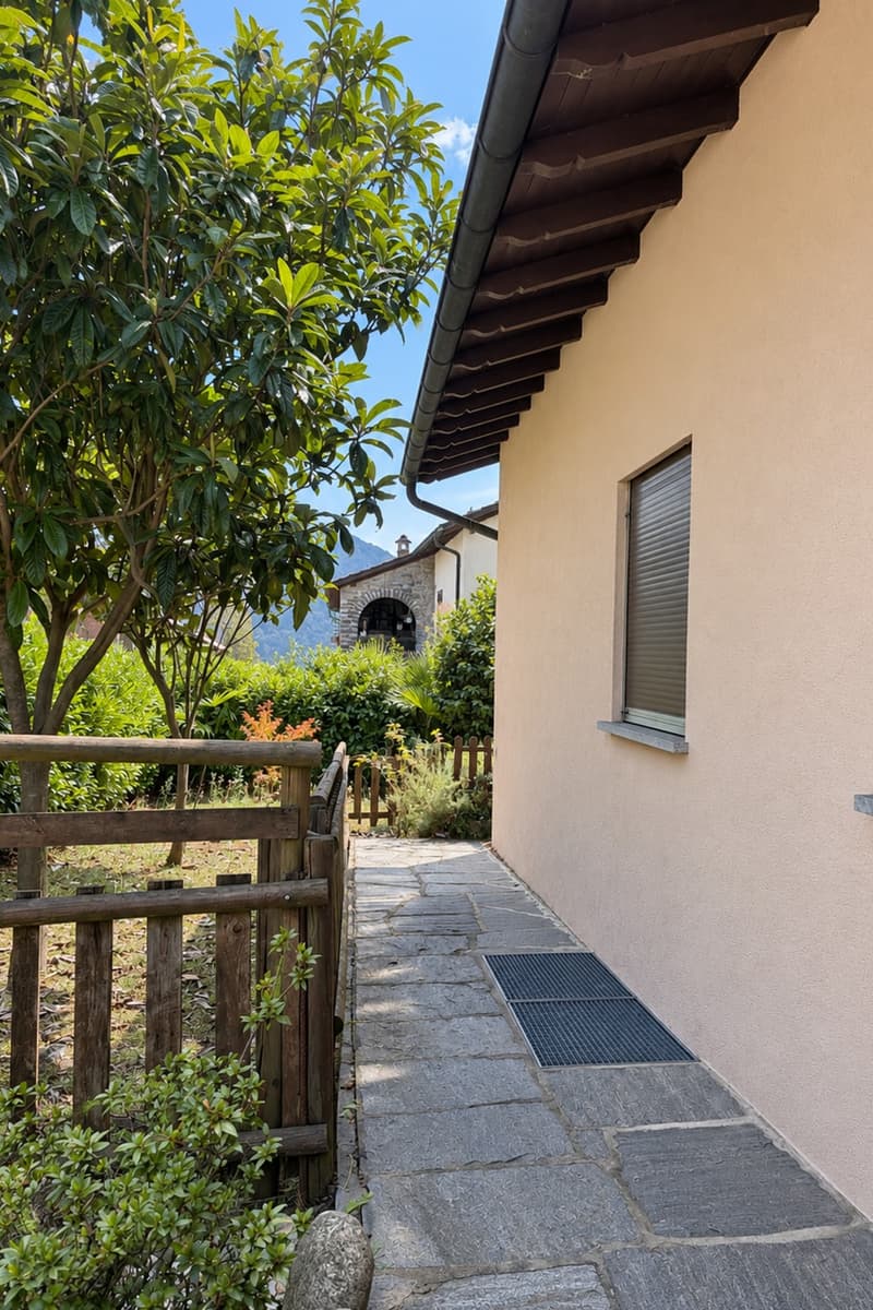 Casa plurifamiliare dalle mille possibilità con vista lago e giardino (7)