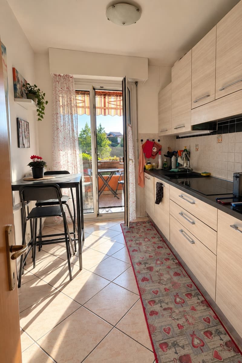 Luminoso appartamento 3,5 panoramico con cucina rinnovata e balcone (5)