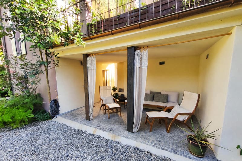 Casa bifamiliare 7 locali ristrutturata con giardino a Davesco (2)
