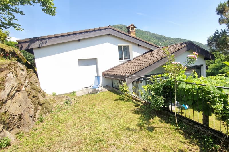Casa unifamiliare 6,5 locali di 190 mq con giardino privato e veranda (19)