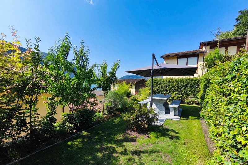 Elegante 4,5 vista lago ristrutturato con giardino privato a Capolago (17)