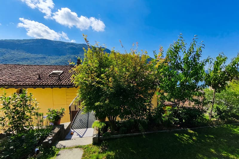 Elegante 4,5 vista lago ristrutturato con giardino privato a Capolago (19)