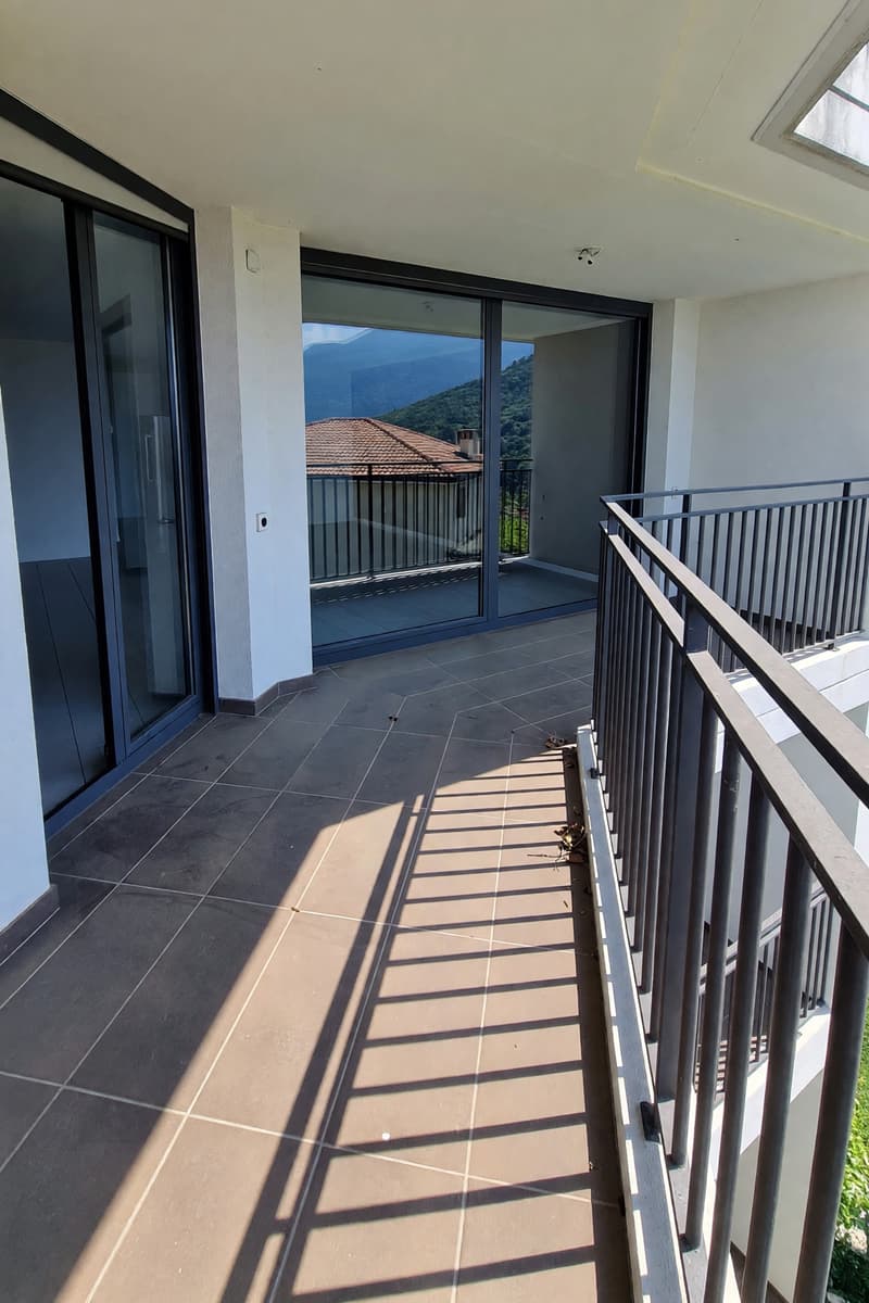 Casa contigua 5,5 locali con terrazza vista lago e giardino a Lopagno (15)