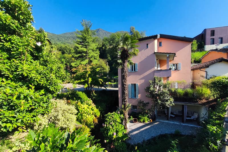 Casa bifamiliare 7 locali ristrutturata con giardino a Davesco (22)