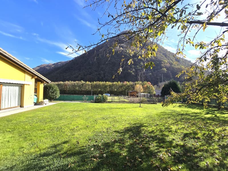Splendida villa 5,5 con grande giardino in contesto immerso nel verde. (16)
