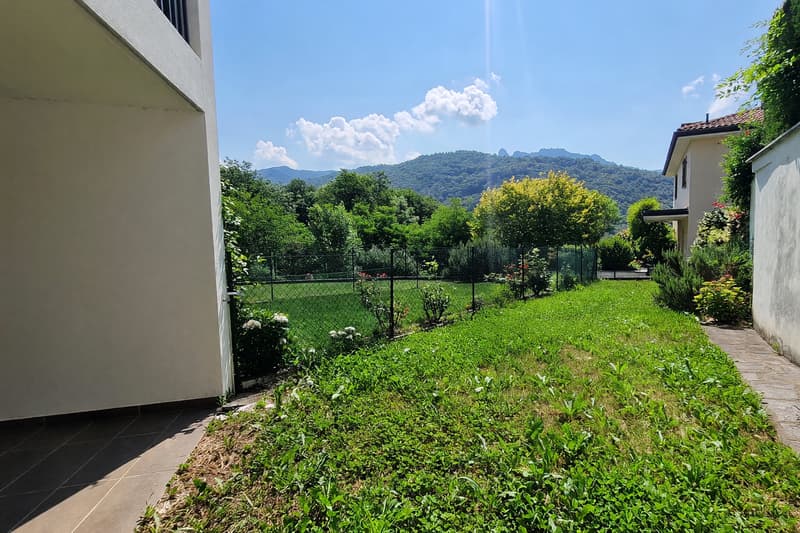 Casa contigua 5,5 locali con terrazza vista lago e giardino a Lopagno (21)
