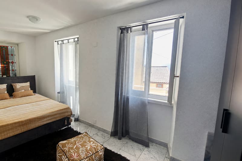 Appartamento 2,5 ristrutturato con balcone e scorcio lago (14)