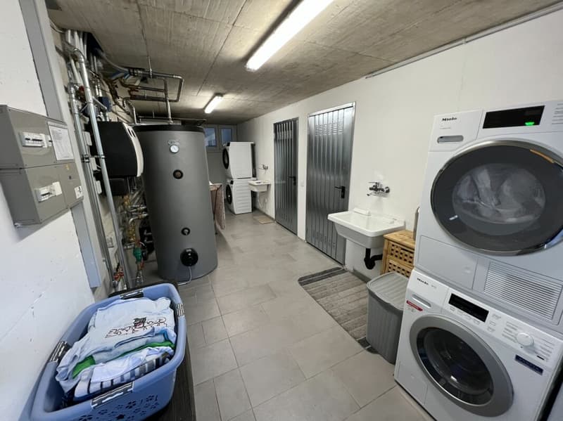 Moderna casa bifamiliare individuale, di 4.5 +3.5 locali con ampio giardino (16)