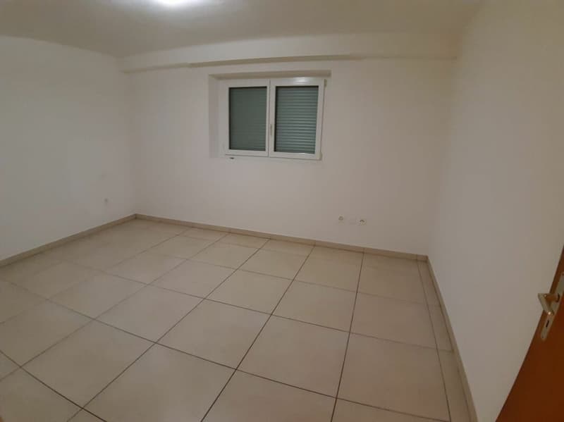 Casa Bifamiliare di 2.5+5.5 locali con terreno (13)