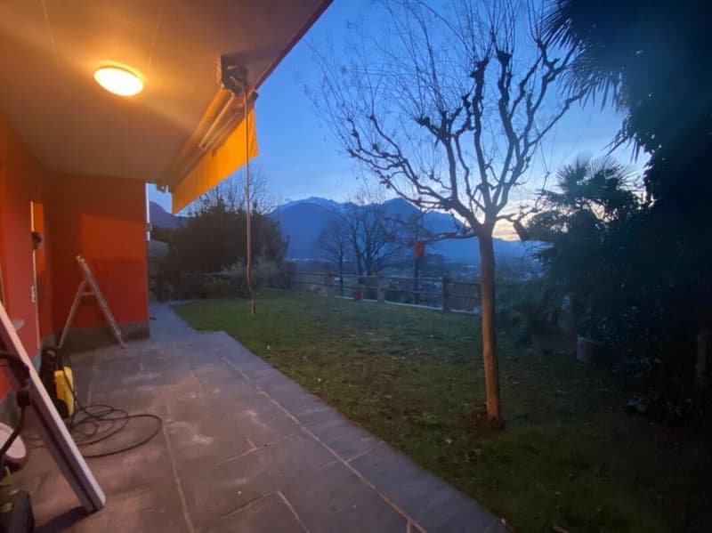 Casa bifamiliare con ampio spazio verde (18)