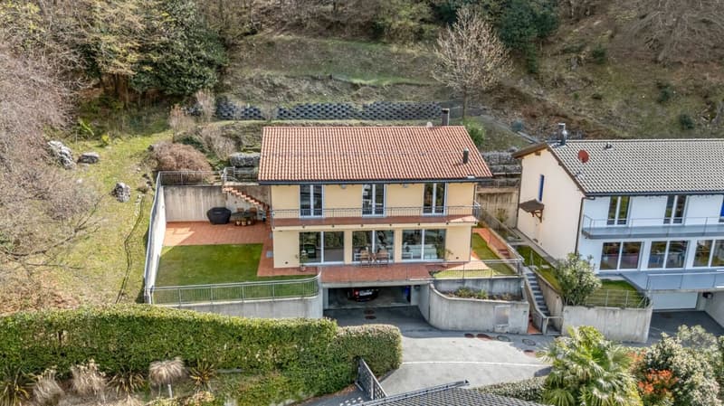 Single-family house with 4.5 rooms + hobby room + garden and land (2)
