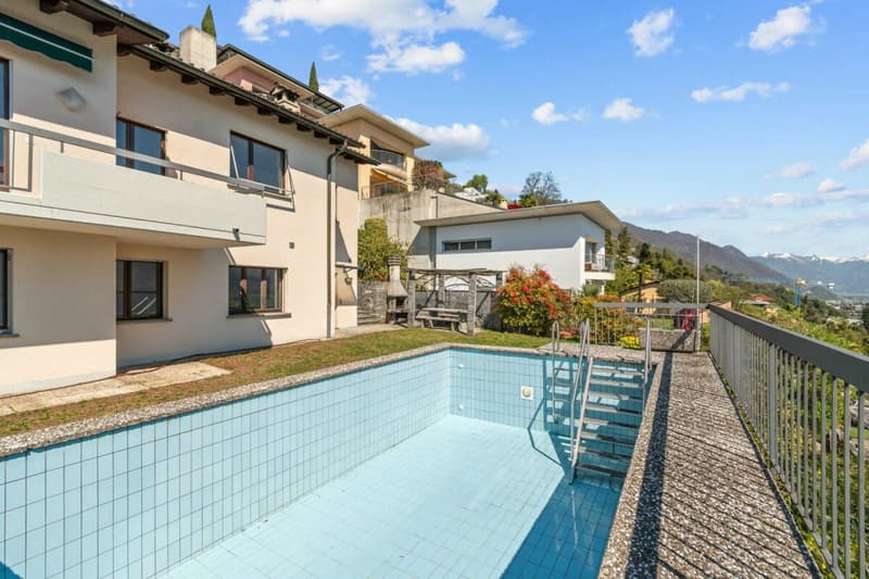 Beautiful 8.5-room semi-detached house with swimming pool and breathtaking views (18)