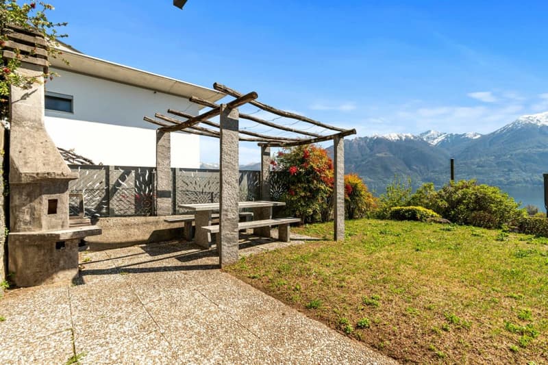 Beautiful 8.5-room semi-detached house with swimming pool and breathtaking views (16)