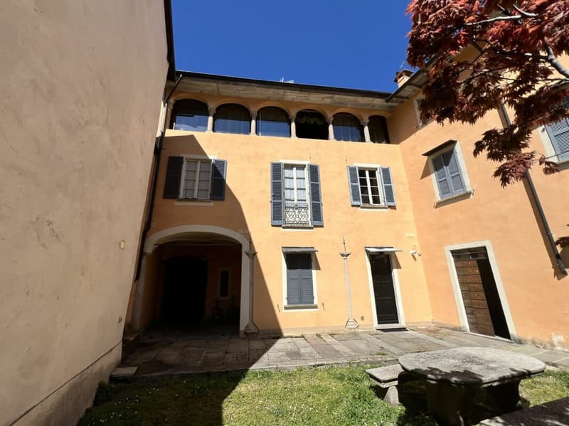 5-Zimmer-Wohnung mit Balkon und teilweisem Seeblick (2)