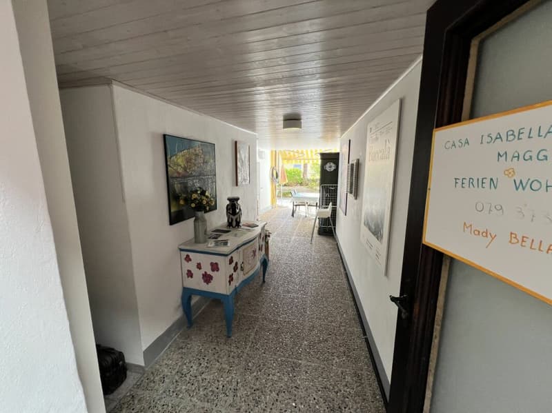 Casa bifamigliare a schiera centrale di 2 + 3.5 locali, con corte (2)