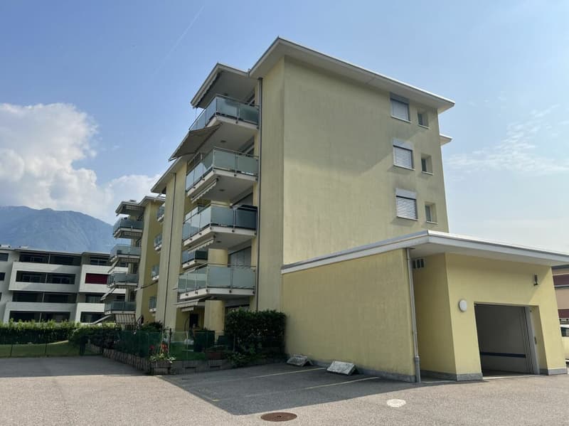 Appartamento di  2.5 locali attico, con 1 park interno e 1 park esterno (2)