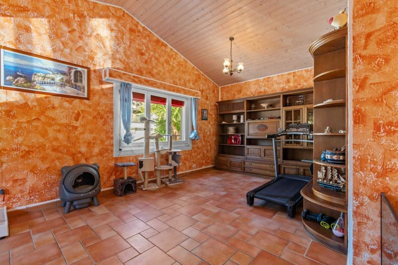 Prestigiosa villa bifamiliare con piscina e grottino (10)