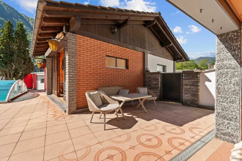 Prestigiosa villa bifamiliare con piscina e grottino (16)