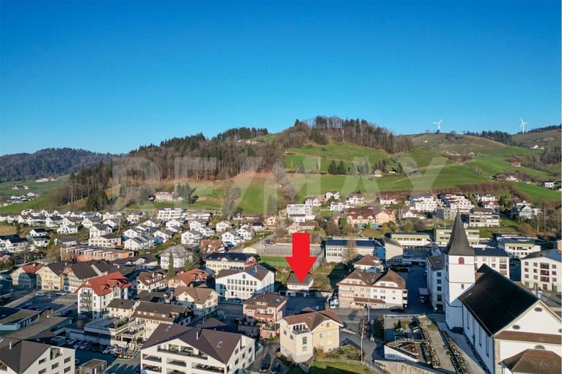 Grosszügige 5½-Zimmer-Wohnung im 1. OG an zentraler Lage (2)