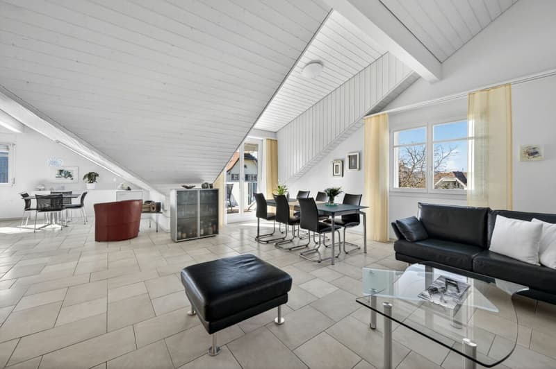 Vivre au-dessus des toits de Triengen, appartement lumineux, très bien entretenu, en plein centre (2)