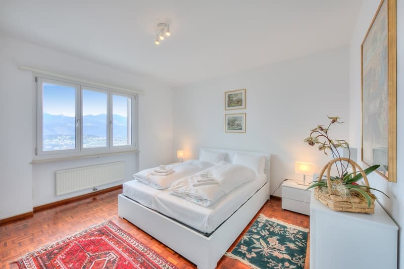 Elegante appartamento 3.5 locali con vista panoramica ad Aldesago (7)