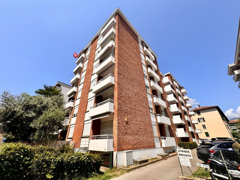Elegante appartamento di 2.5 locali con vista panoramica a Lugano (10)