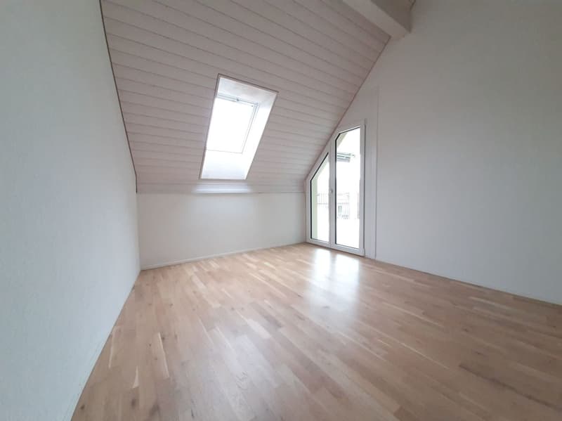 Moderne 5.5-Zimmer-Maisonette-Wohnung an zentraler Lage (4)