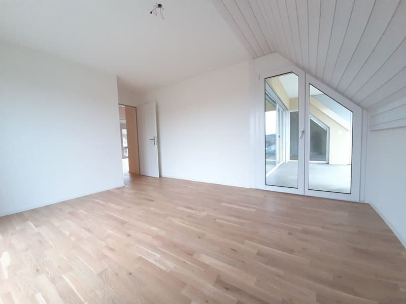 Moderne 5.5-Zimmer-Maisonette-Wohnung an zentraler Lage (3)