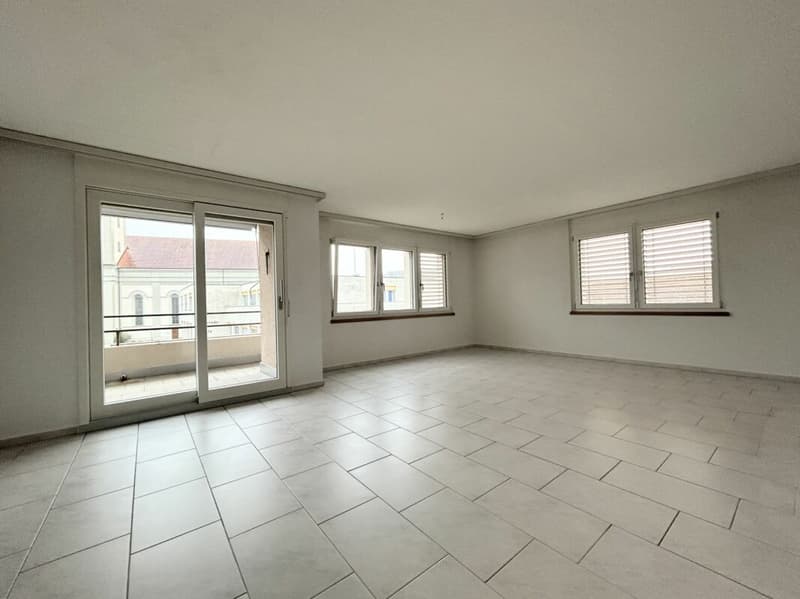 preiswerte 4.5-Zimmerwohnung im Herzen von Schötz (1)