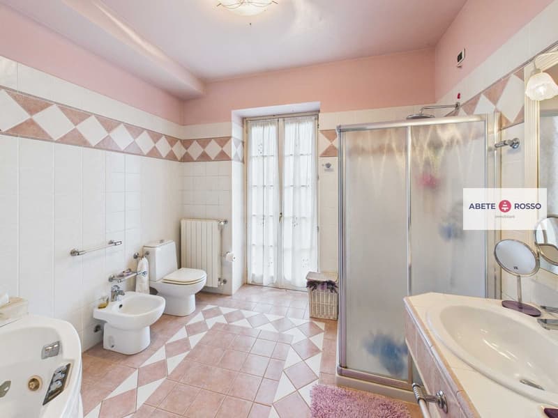 Bathtub, toilet, bidet, sink, shower, heater