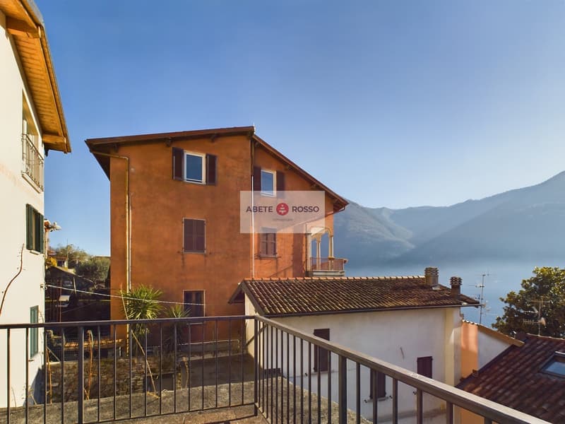 Ampi spazi, luminosità, vista lago e la magia di un piccolo borgo italiano. (22)
