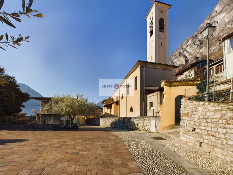 Ampi spazi, luminosità, vista lago e la magia di un piccolo borgo italiano. (23)