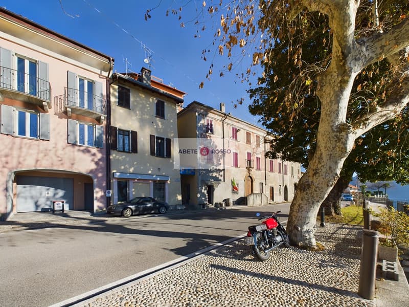Ampi spazi, luminosità, vista lago e la magia di un piccolo borgo italiano. (3)