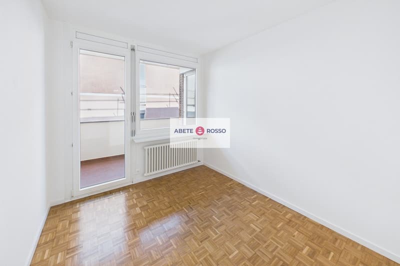 Appartamento 4 locali: rinnovato, vicino al centro cittadino, vista aperta sul lago. (16)