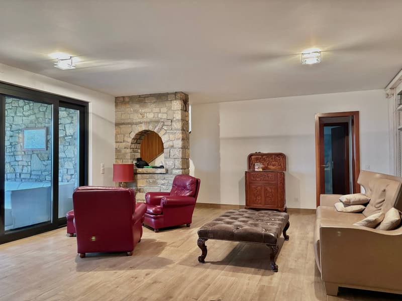 Casa / Villa in vendita a Collina d'Oro (3)