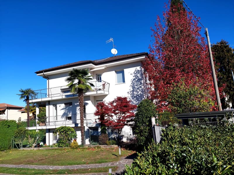 Elegante villa con giardino. (1)