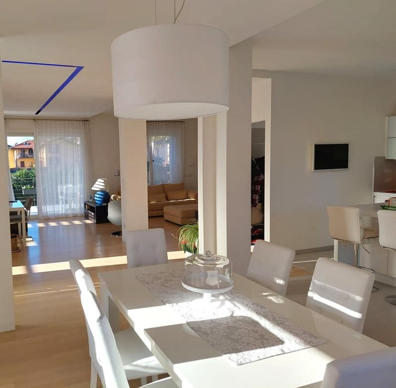 Elegante villa con giardino. (8)
