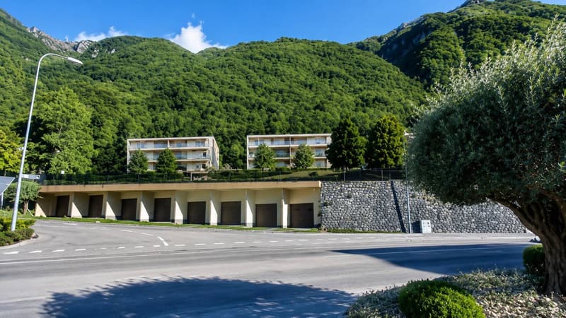 Terreno edificabile con vista panoramica a Melano (3)
