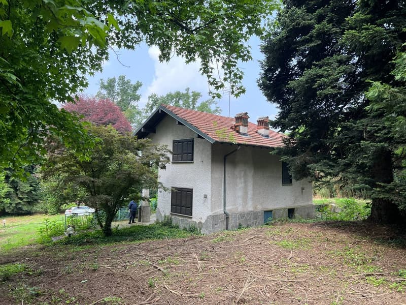 Tenuta con ampio terreno vicino Gallarate (Varese) (3)