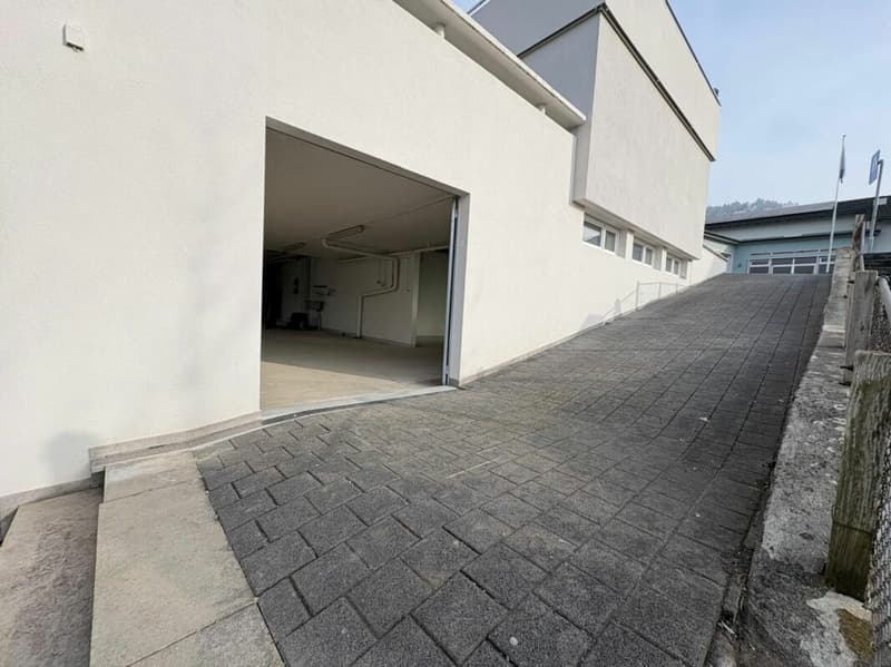 Vielseitiger Gewerberaum mit 2 Parkplätzen (5)