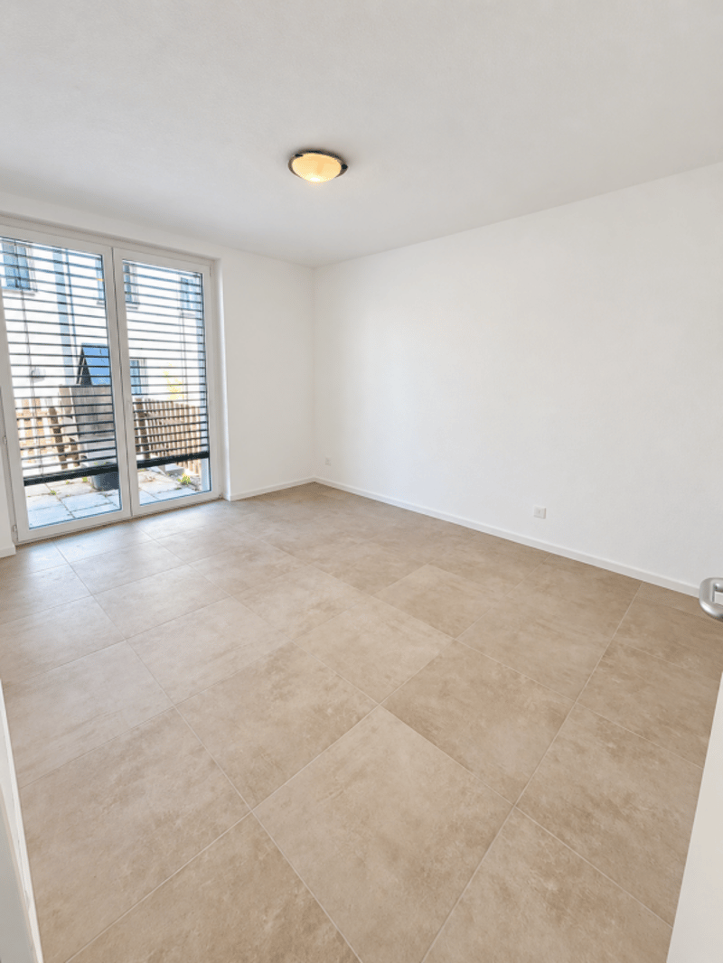 Moderne 3.5-Zimmer-Wohnung mit Sitzplatz (2)