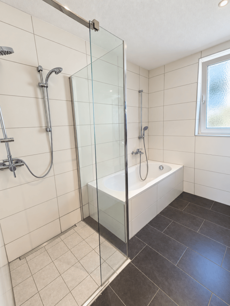 Moderne 3.5-Zimmer-Wohnung mit Sitzplatz (4)